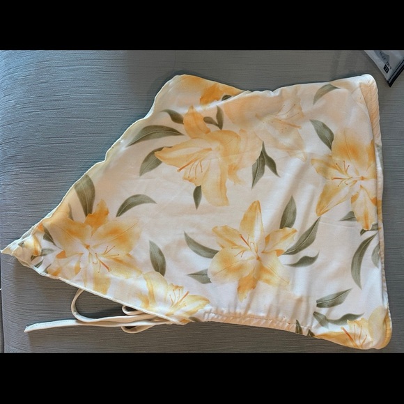 SHEIN MOD Women's Floral Pattern Asymmetrical Hem Strapless Top - Picture 3 of 3